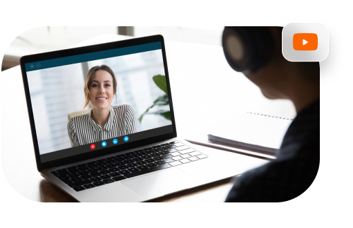 Persona participando de una charla online de Banco Galicia.