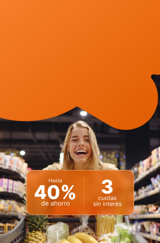 Chica aprovechando descuentos en supermercados con Banco Galicia.